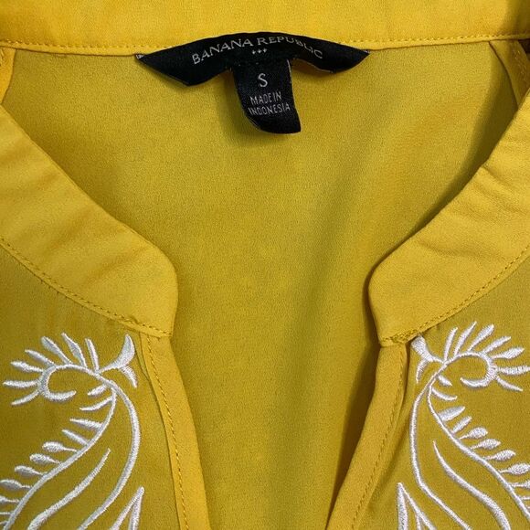 Banana Republic Yellow and White Embroidered Sleeveless Halter Neck Blouse - Picture 6 of 7